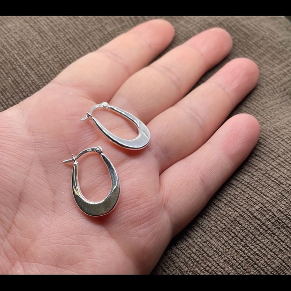 Sterling silver oval hoop earrings - Picture 6 of 6